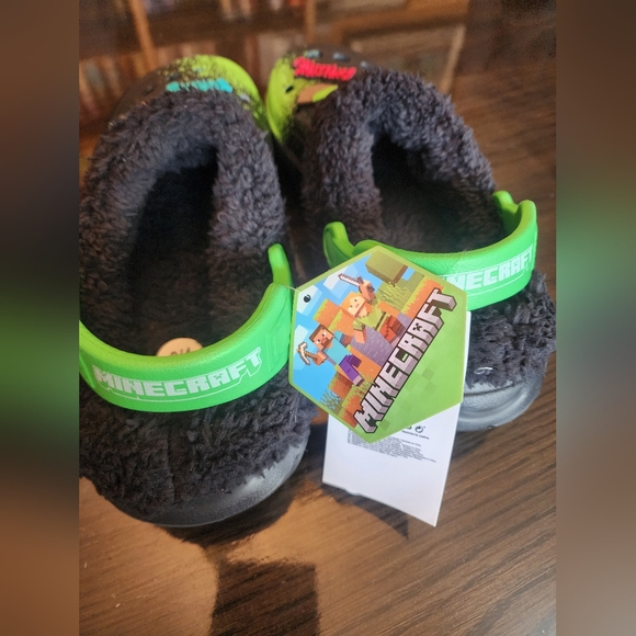 Kids Minecraft Green and Black Fleece Lined Clogs  New With Tags Size 4-5 - Picture 3 of 7